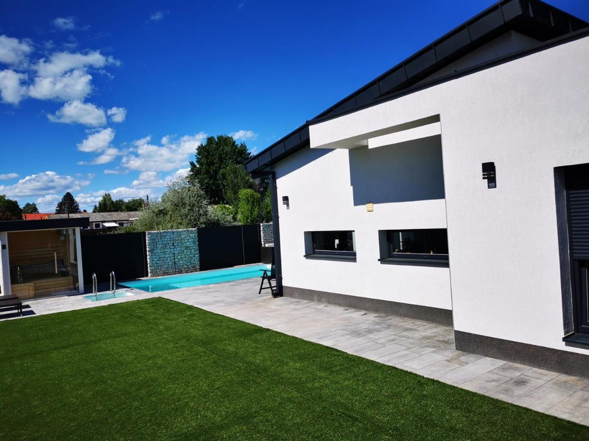 Luxory Minimal House 2. * Siofok